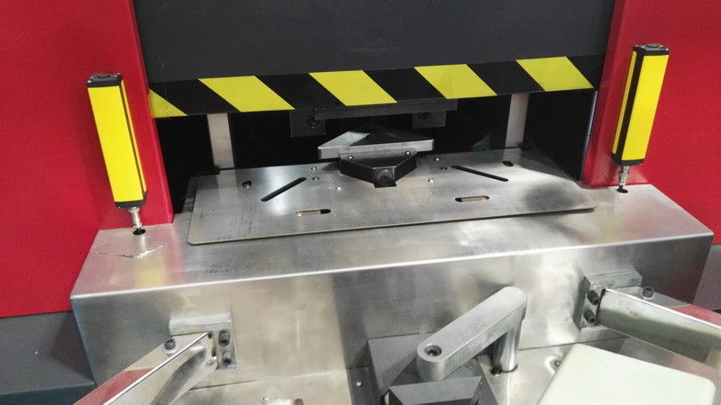 Ángulo del panel/de la caja de Steeel que forma la máquina anterior de la esquina del CNC que dobla ángulo de 90 grados