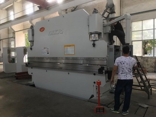 Hoja de la curva 20m m de la máquina del freno de la prensa hidráulica del CNC de WE67K-1000T con los útiles de Standrad