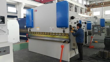 Máquina de acero inoxidable del freno de la prensa de la chapa de la alta exactitud 305 del color DA52 de Amada
