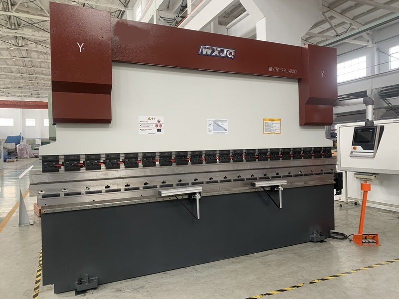 Últimos blogs de la empresa sobre ¿Pueden los frenos de prensa CNC manejar placas largas y gruesas?