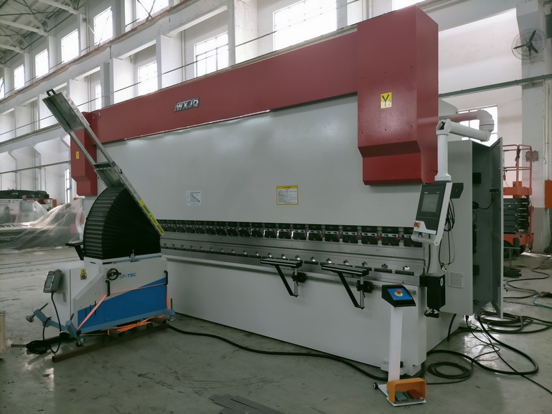 Últimos blogs de la empresa sobre Cuadro de selección de los frenos de prensa hidráulica CNC (Guía de comparación de modelos)