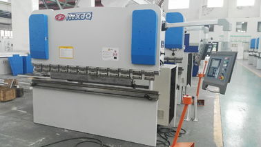 Máquina de freno industrial azul de metal con frecuencia de 50 Hz