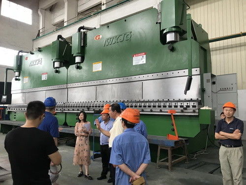 comprar Tandem Press Brake with Max Open Height 300-1500 Mm, Table Length 2000-12000 Mm, and Max Bending Angle 30-180 Degrees online manufacture