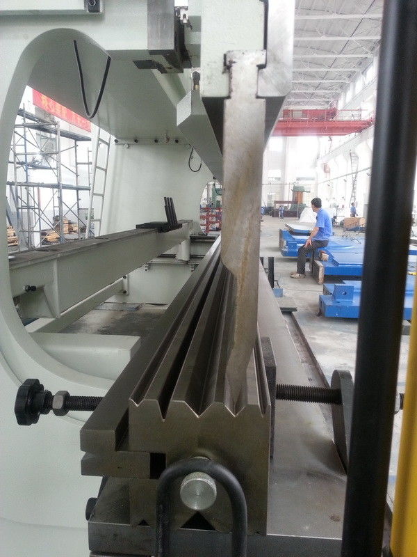 Dos herramientas de freno de presión hidráulica de tipo V de fondo 42CrMo Tratamiento térmico HB300-350