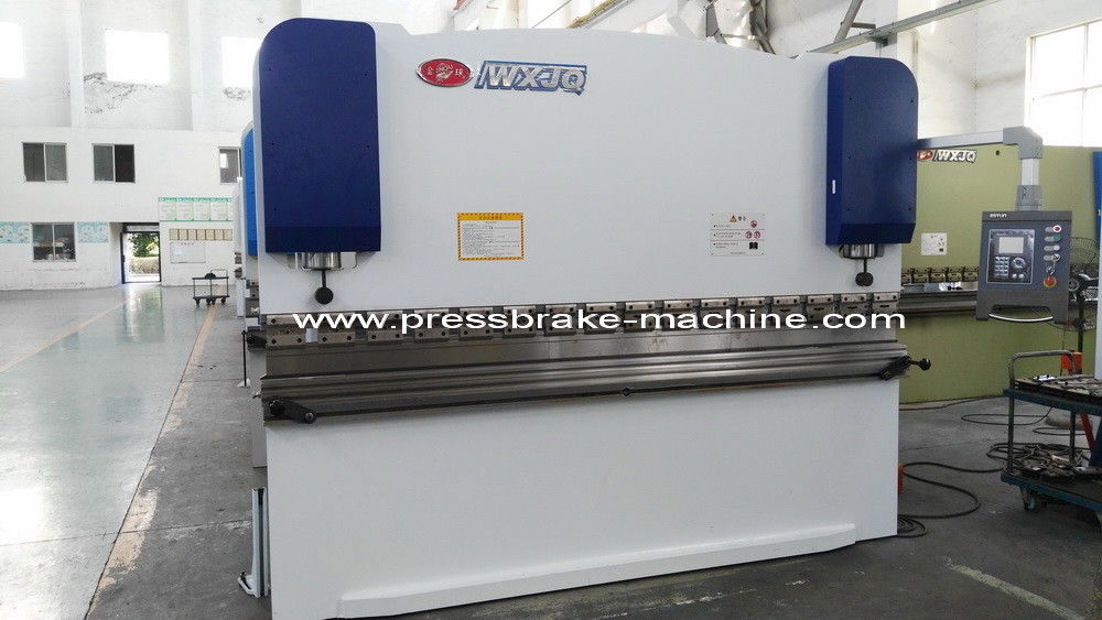 Máquina de freno industrial azul de metal con frecuencia de 50 Hz