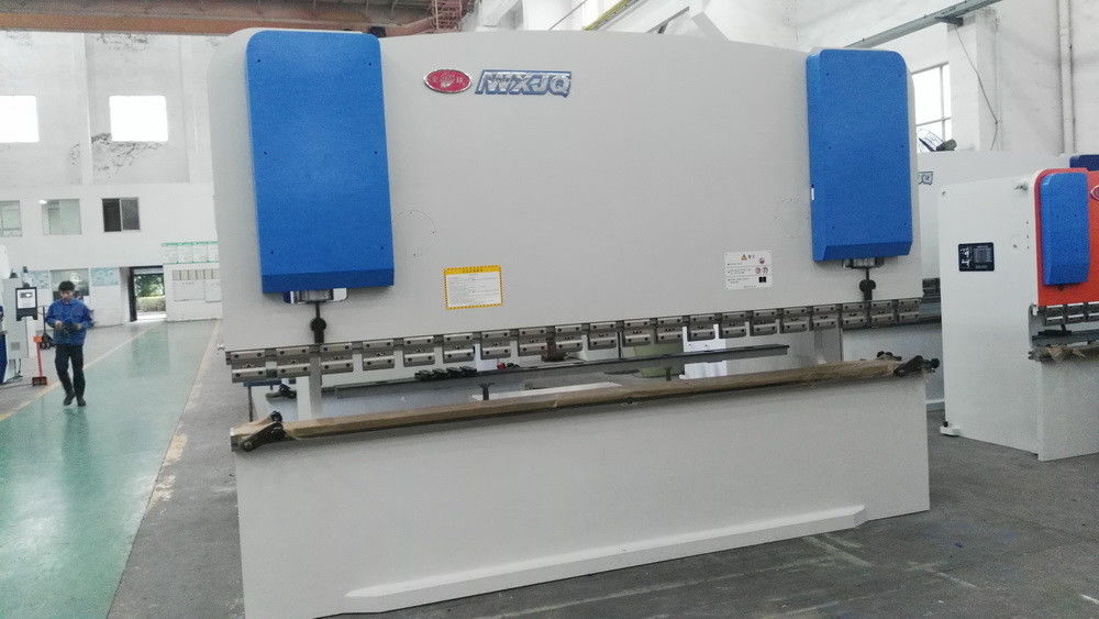 Freno de prensa de metal de hoja de 1250 mm de ancho - ideal para diversas aplicaciones