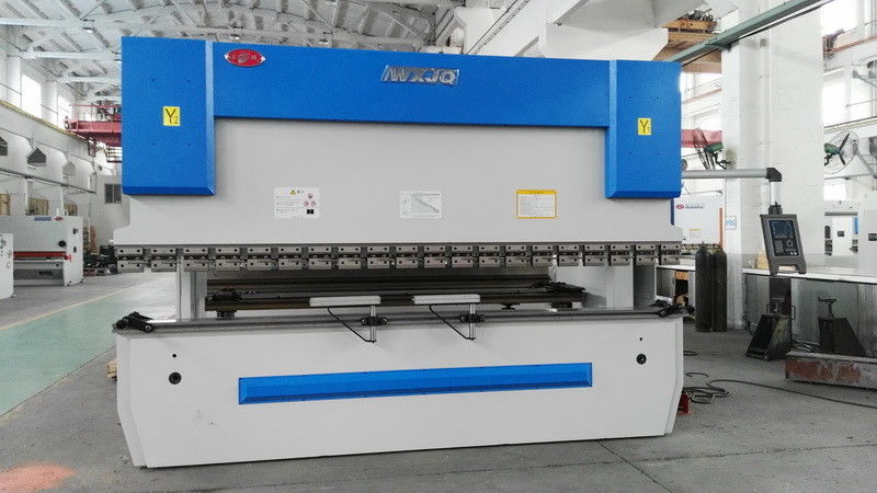4M Lámina de metal de longitud CNC Prensa hidráulica Tratamiento de frenos Acero de canal tipo C