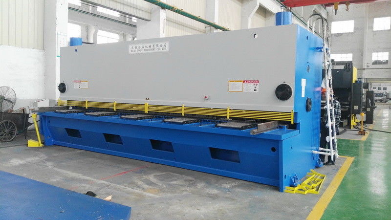 Máquina de corte de hojas de metal de oscilación de viga ajustada sin pasos para corte continuo