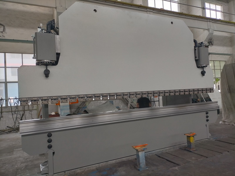 Freno de prensa hidráulica CNC de 600T de 14 m de longitud para doblar y formar láminas metálicas