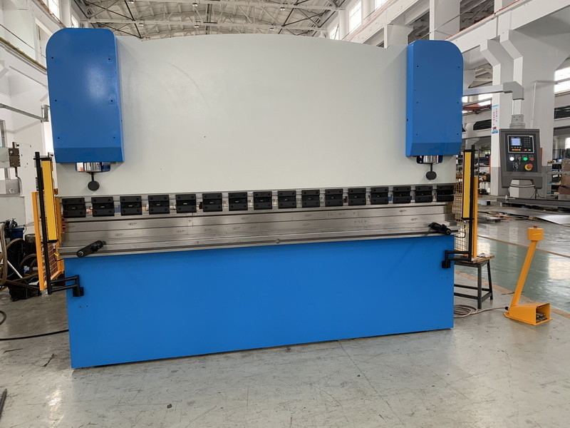 125T WE67Y Prensa hidráulica de freno capacidad de flexión 130T máquina de formación de chapa de metal