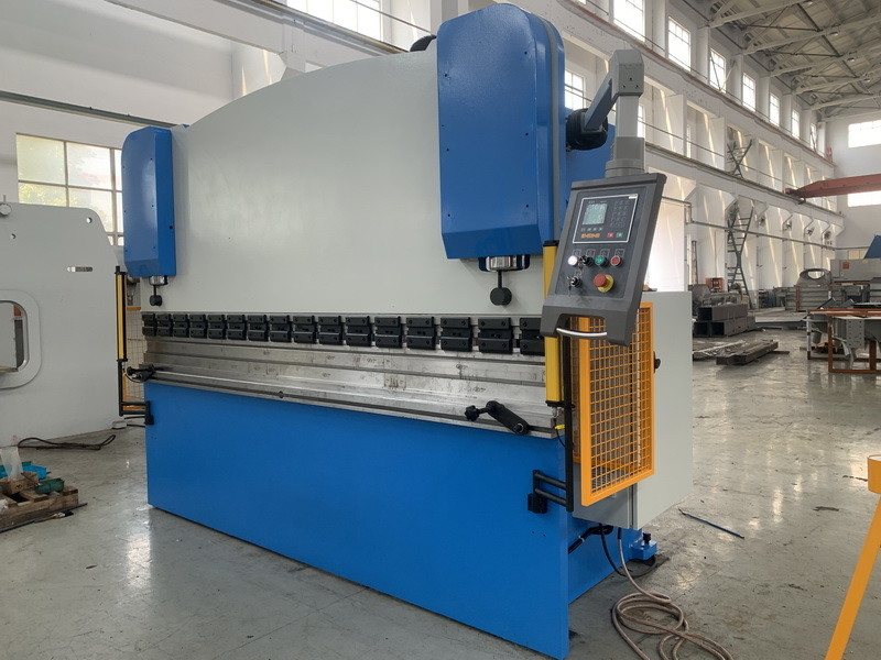125T WE67Y Prensa hidráulica de freno capacidad de flexión 130T máquina de formación de chapa de metal