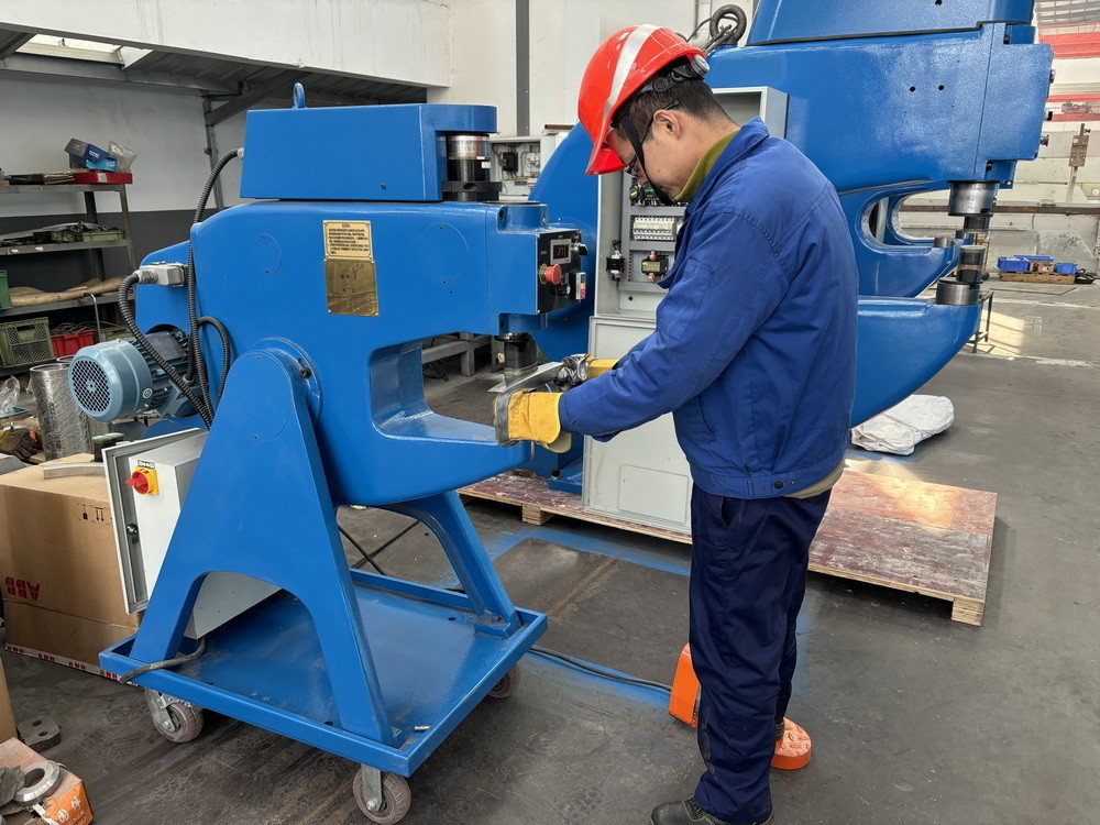 Máquina eléctrica Kraftfomer 350 para formar láminas Potencia Martillo Retrincador Estrechador