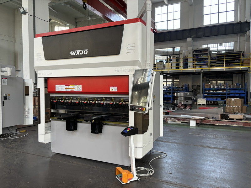 Nuevo tipo 60T CNC Servo Prensa Freno 2m Largura de la mesa de trabajo curva 2,5 mm de acero inoxidable