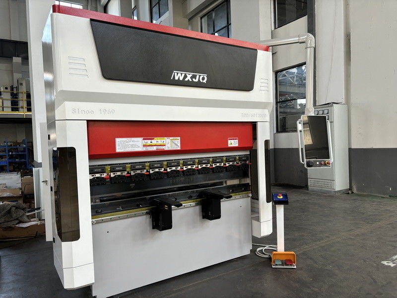 Nuevo tipo 60T CNC Servo Prensa Freno 2m Largura de la mesa de trabajo curva 2,5 mm de acero inoxidable