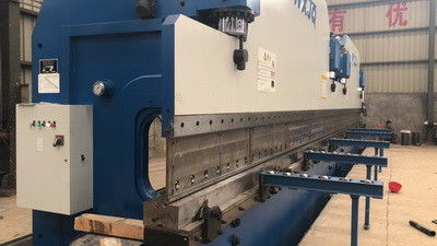 Freno automático de prensa CNC Tandem 3000 toneladas Largo de la mesa 12000mm Doblaje de la hoja 20mm