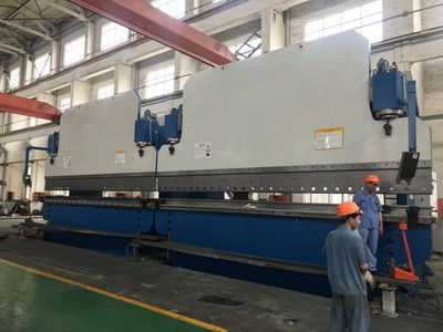 Freno automático de prensa CNC Tandem 3000 toneladas Largo de la mesa 12000mm Doblaje de la hoja 20mm