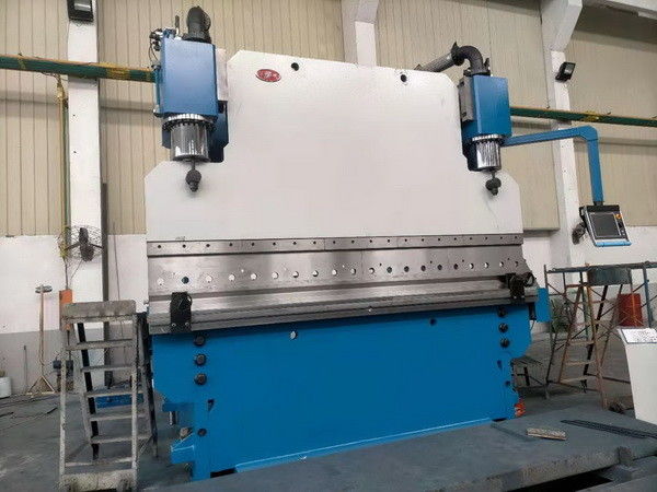 Freno de presión hidráulico de fuerza pesada de 400T 7m Largo espesor 8mm Dobla de chapa de metal