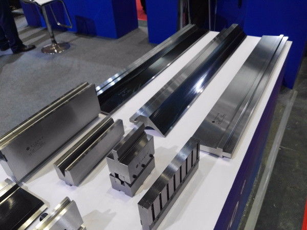 Dos herramientas de freno de presión hidráulica de tipo V de fondo 42CrMo Tratamiento térmico HB300-350