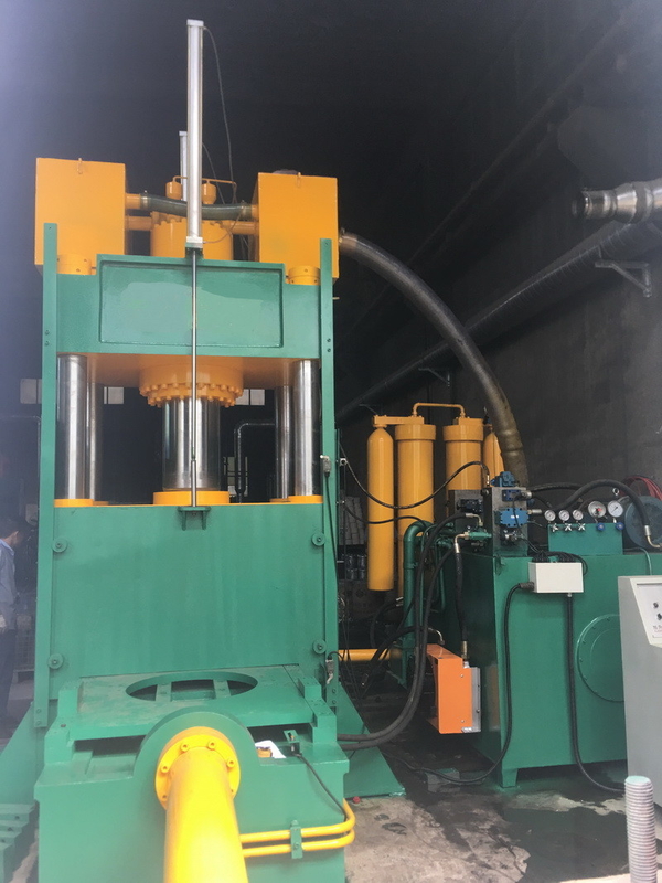 La máquina de fundición a presión a troquel 2000KN de la prensa del rotor vertical del motor de KJY200T moldea la fuerza de fijación con abrazadera