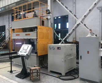 Mesa de trabajo serva de la impulsión los 2x1.5m de la máquina de la prensa hidráulica de la puerta de coche de la embutición profunda 200T