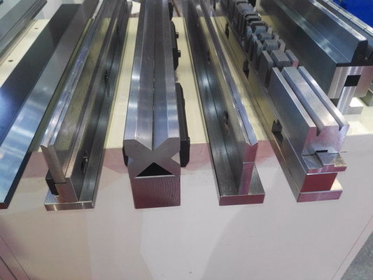 Dos herramientas de freno de presión hidráulica de tipo V de fondo 42CrMo Tratamiento térmico HB300-350